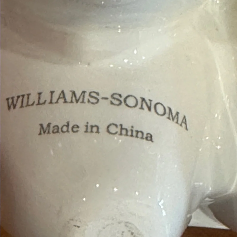 WILLIAMS SONOMA Ceramic Egg Holder Half Dozen White Easter Cottagecore Spring